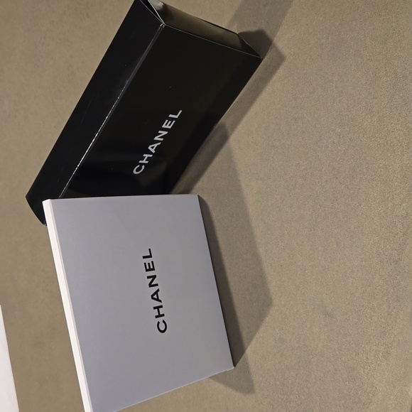 New never used CHANEL beauty bundle 2x Chanel gift pouches Noir Allure mascara - Picture 4 of 4